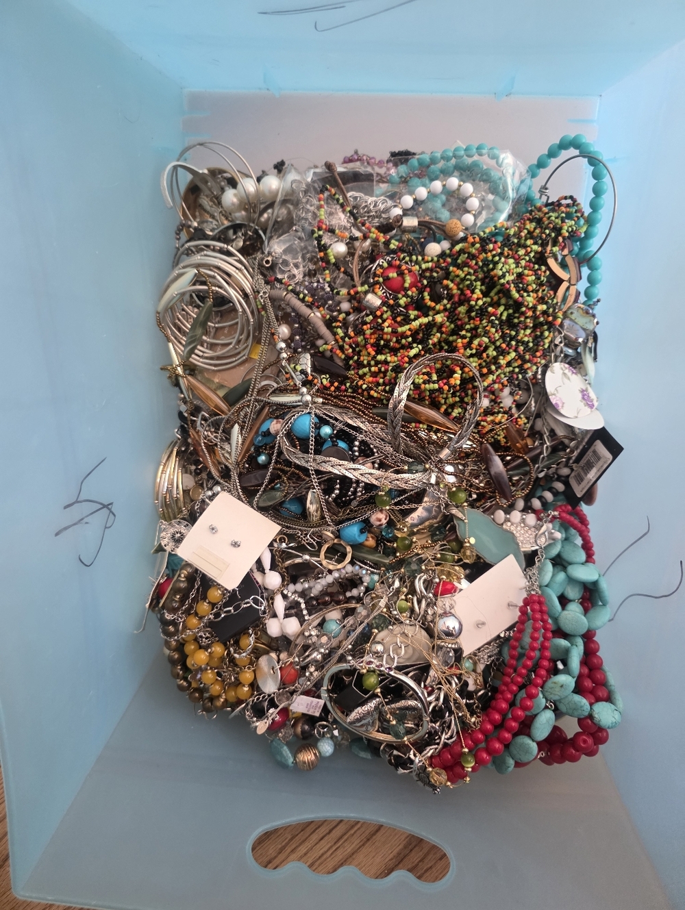 Huge Lot Of 30lbs Of Assorted Costume Jewelry - Picture 8 of 11